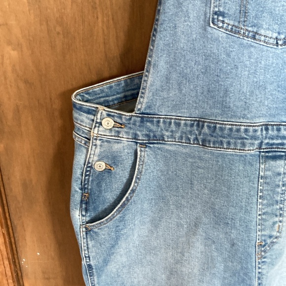 Offer $35 Levi’s denim jean short overall 20W - Picture 6 of 15